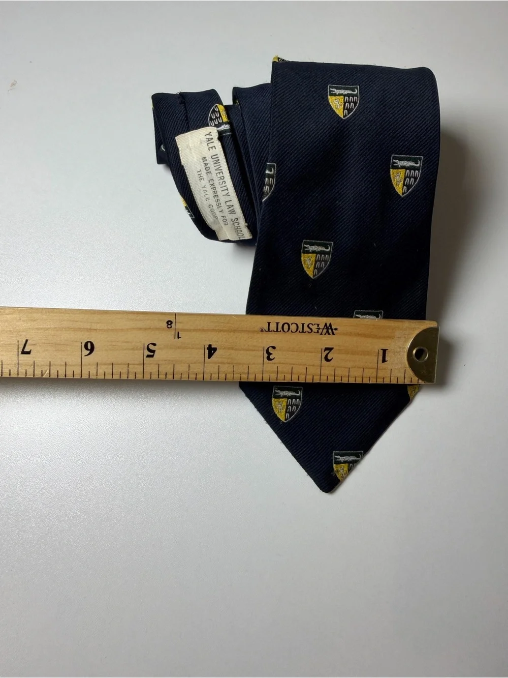 Vintage Riverty of Boston THE YALE UNIVERSITY LAW SCHOOL Navy Shield Pattern Tie